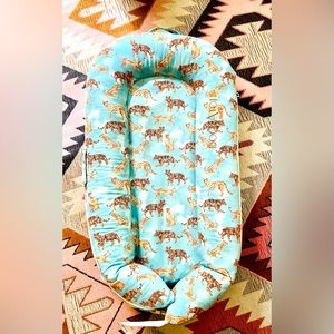 DockAtot deluxe with spare cover